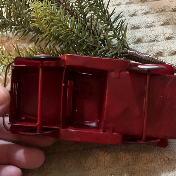 Large metal Christmas truck ornament - Picture 6 of 6